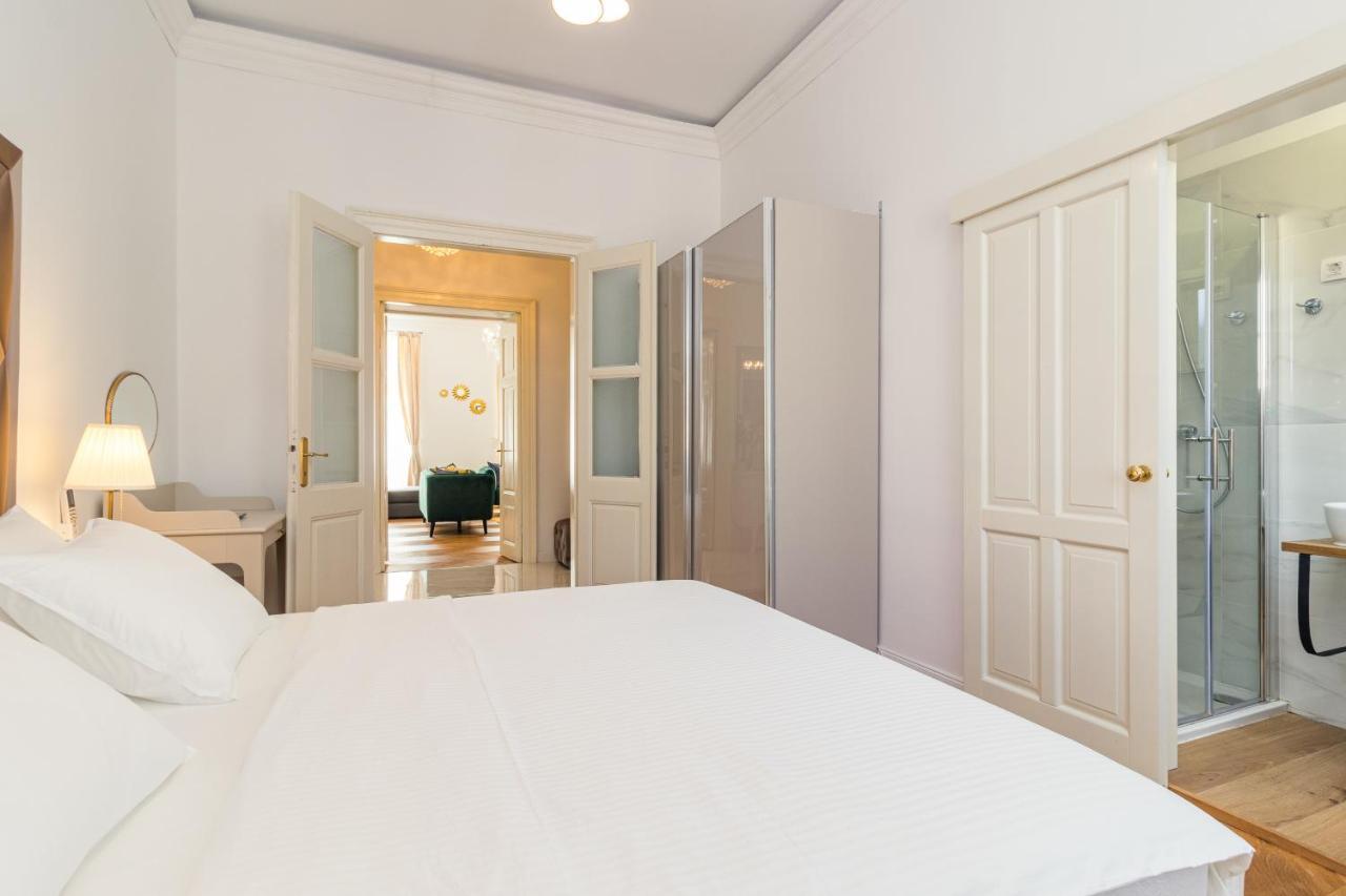 Apartment Augier - Elegant & Spacious - City Centre プーラ エクステリア 写真