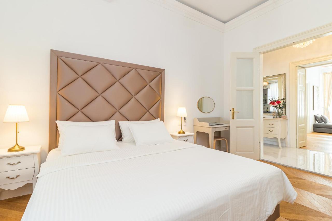 Apartment Augier - Elegant & Spacious - City Centre プーラ エクステリア 写真