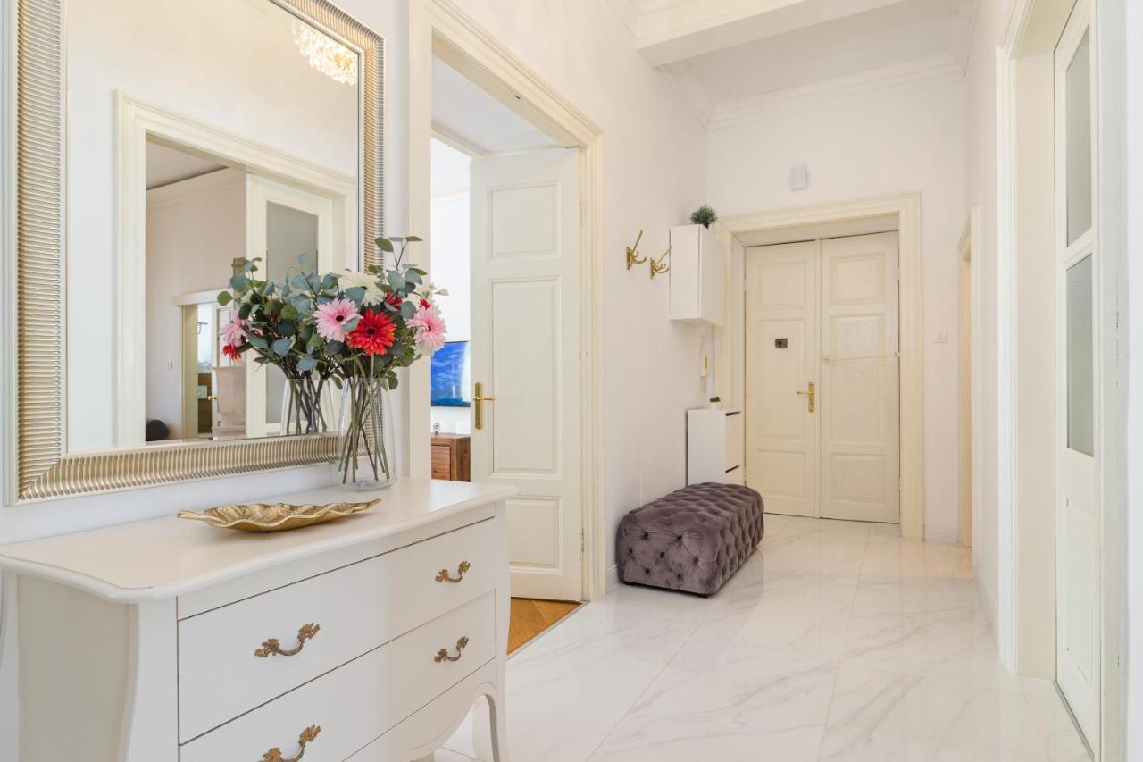 Apartment Augier - Elegant & Spacious - City Centre プーラ エクステリア 写真